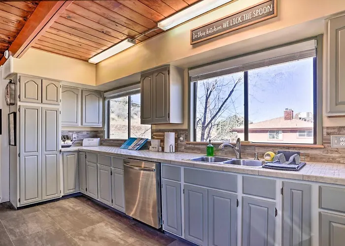 Holiday home Close To Hiking & Dtwn: Mtn-view Home!