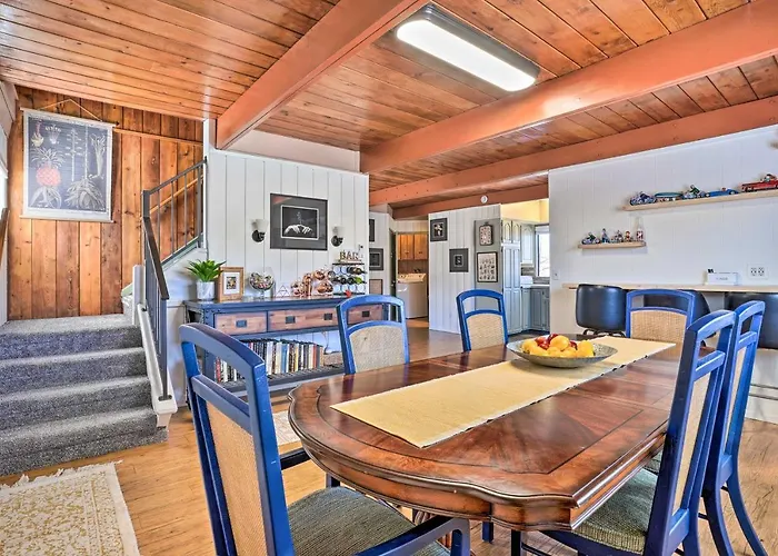 Holiday home Close To Hiking & Dtwn: Mtn-view Home!