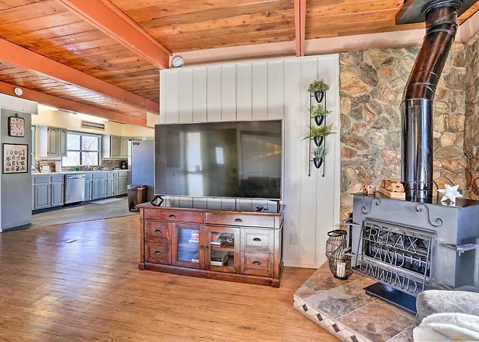Holiday home Close To Hiking & Dtwn: Mtn-view Home! *