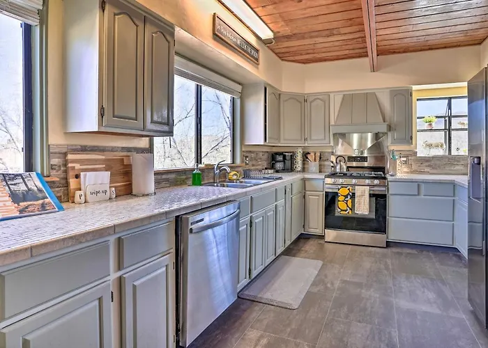 Close To Hiking & Dtwn: Mtn-view Home! Holiday home Prescott