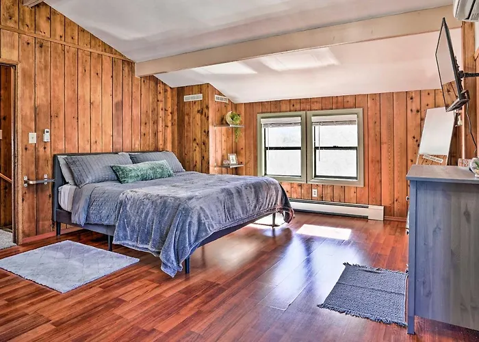 Close To Hiking & Dtwn: Mtn-view Home! Holiday home *